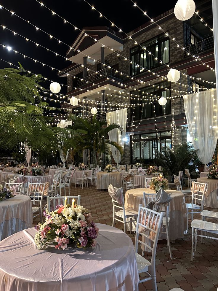 A wedding menu should feel like the couple.