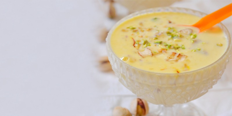 Kesar rabri is a soul-healing sweet and will simply leave your guests asking for more at your wedding catering.