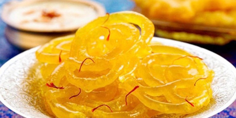 Add Jalebi on your wedding catering menu in Delhi or reception party for an overdose of sugar!
